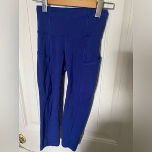 Lululemon size 2 blue capri leggings